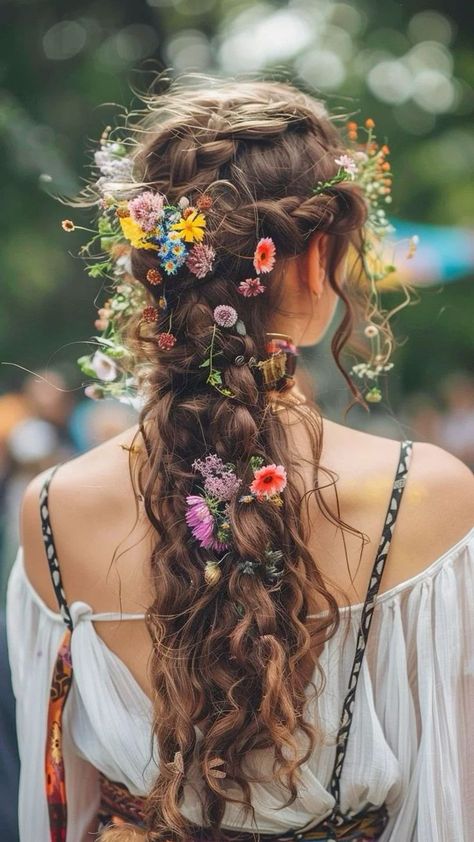 Earthy Wedding Hairstyles, Fantasy Wedding Aesthetic, Enchanted Forest Hairstyles, Elvish Hair, Garden Hairstyles, Fairy Wedding Hair, Flowers In Hair For Wedding, Hippie Wedding Ideas, Bridesmaid Flower Hair