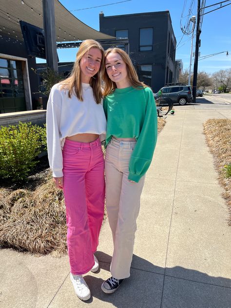 Easter Outfit Jeans, Easter Outfit Pants, Ootd College, Outfit Pants, College Friends, Outfit Jeans, Easter Outfit, Types Of Fashion Styles, Pants Outfit