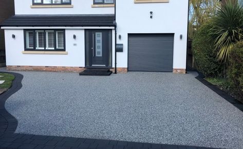 Driveway Ideas Resin, Resin Back Garden Ideas, Grey Resin Driveway, Front Driveway Ideas Uk, Resin Driveway Ideas Uk, Front Driveway Landscaping, Driveway Resin, Driveway Ideas Uk, Resin Driveway Ideas