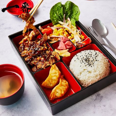 Japan Bento Box Lunch, Japanese Food Photography, Japanese Bbq, Bento Box Recipes, Bento Recipes, Japanese Bento, Asian Market, Bento Boxes, Bento Box Lunch