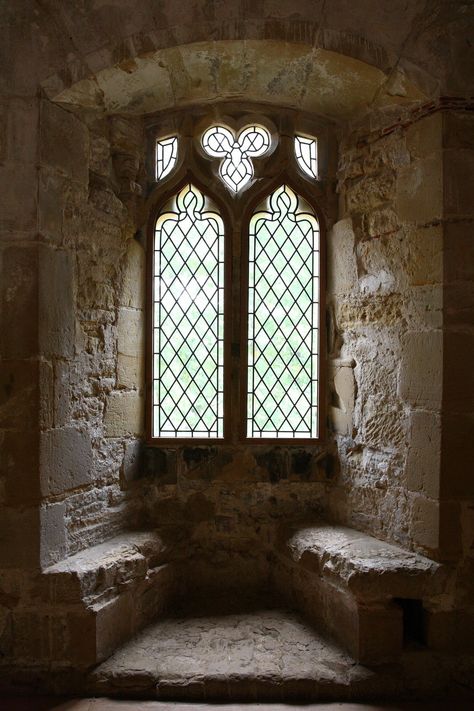 lume-fodobrah:“ Castle Window - Battle Abbey by NickiStock” Foto Scale, Castle Window, Marauders Dr, Castles Interior, Hogwarts Aesthetic, Beautiful Windows, Gothic Architecture, Medieval Castle, Abandoned Places