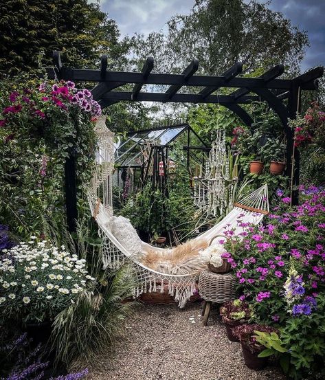 Hammock Garden Ideas, Magical Garden Ideas Backyards, Magical Yard Ideas, Cottage Core Patio, Garden Hammock Ideas, Enchanted Garden Backyard, Witchy Garden Aesthetic, Bohemian Garden Ideas, Magical Garden Ideas