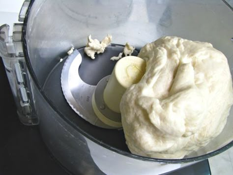 Make pizza dough in your food processor! Who knew? Apparently many people...but not me...according to my internet research after reading the pizza article in this week's NYTimes. Bread Recipes Kitchenaid, Food Processor Pizza Dough, Make Pizza Dough, Kitchenaid Food Processor, Cuisinart Food Processor, Ninja Recipes, Pizza Dough Recipe, How To Make Pizza, Pizza Recipes Dough