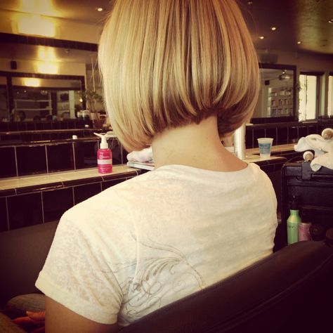 A line bob perfection! Line Bob, One Length Bobs, A Line Bob, A Line Bobs, Stacked Bob, Bob Cuts, Layered Bob Haircuts, Chin Length, Chin Length Bob