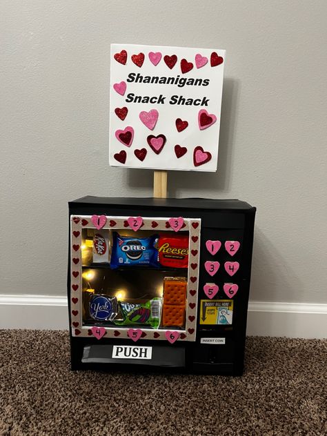 Vending machine Diy Vending Machine Tutorial, Vending Machine Valentines Boxes, Cardboard Vending Machine Diy, Diy Vending Machine, Mini Vending Machine, Diy Valentines Box, Valentines Day Gifts For Him Boyfriends, Kids Valentine Boxes, Valentines Box