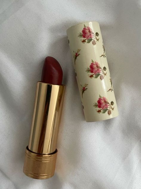 Penyimpanan Makeup, Makeup Accesories, Fancy Makeup, Red Lipstick, Red Aesthetic, Cute Makeup, Aesthetic Makeup, Makeup Skin Care, Makeup Inspo