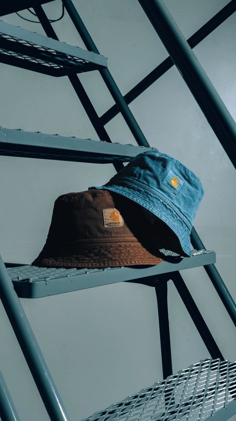 Cap Flatlay, Cap Photoshoot Ideas, Bucket Hat Photoshoot, Cap Photoshoot, Streetwear Photoshoot Ideas, Streetwear Photoshoot, Hat Photography, Bucket Hat Fashion, Product Photography Studio