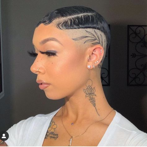 2,146 Likes, 23 Comments - The Cut Life (@thecutlife) on Instagram: “Hard AF! @jastanae tattoo by @daleconboytattoos 🖤 . . #thecutlife #shorthair #undercut #tattoo…” Bald Head Tattoos Women, Head Tattoos Women, Big Chop Hairstyles, Hairline Tattoos, Scalp Tattoo, Black Hairstyles With Weave, Short Shaved Hairstyles, Shaved Hair Designs, Hair Charms