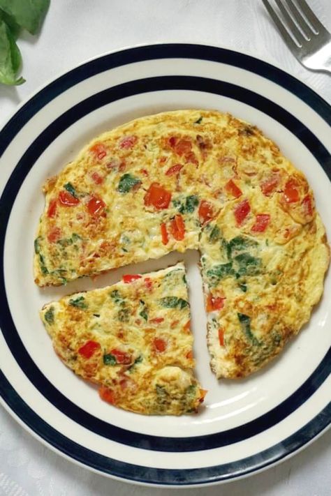 Vegetarian Omelette, Cheese Omelette Recipe, Ham And Cheese Omelette, Omelette Breakfast, Healthiest Breakfast, Omlet Recipes, Omelette Recipe Easy, Recipe For Breakfast, Veggie Omelette