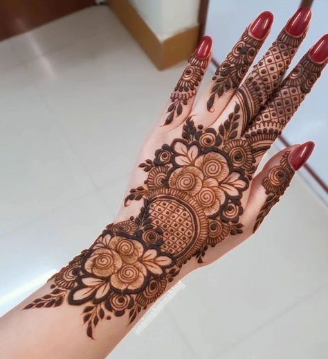 Mehndi Designs Bridal Hands, Design Henna, Rose Mehndi Designs, Mehndi Designs For Kids, Simple Mehndi Designs Fingers, Very Simple Mehndi Designs, Engagement Mehndi Designs, Latest Bridal Mehndi Designs, Mehndi Designs Front Hand