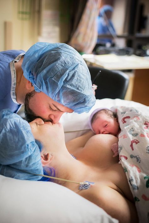 Pin for Later: This Birth Photographer Shares the Most Memorable — and Jaw-Dropping — Photos From Her 100 Deliveries Delivery Room Photos, Labor Photos, Birth Story Photography, Birth Pictures, Moving Photos, Hospital Photography, Delivery Pictures, Birth Photos, Birth Photographer