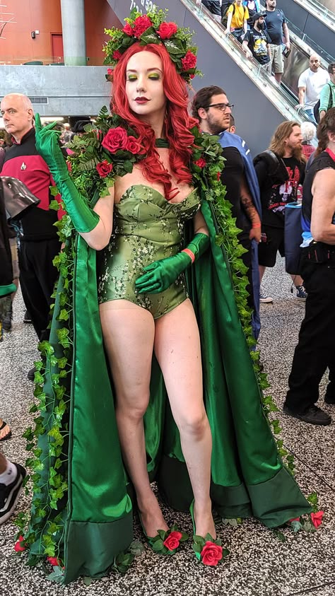 Poison Ivy Modern Outfit, Comiccon Costume Ideas Women, Green Ivy Costume, Poison Ivy Costume Diy, Poison Ivy Dress, Costumes For Women Halloween, Poison Ivy Halloween Costume, Poison Ivy Costume, Ivy Cosplay