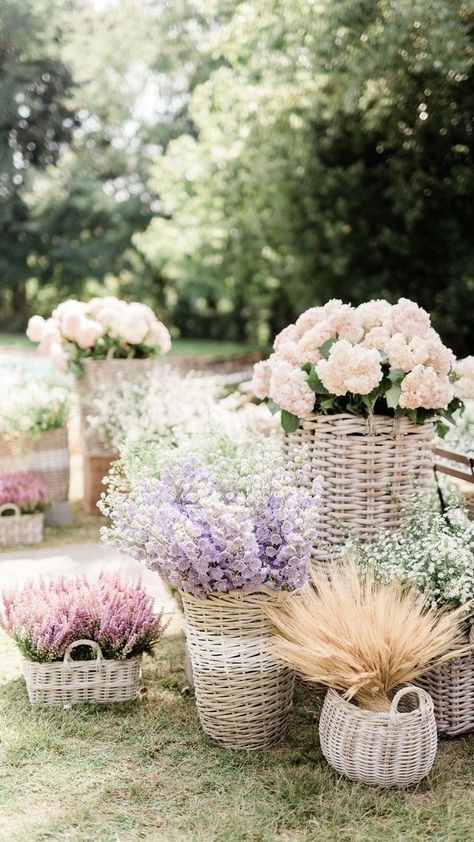 Spring Event Ideas, Secret Garden Parties, Garden Bridal Showers, Garden Wedding Reception, Garden Venue, New Aesthetic, Garden Spring, Flower Bar, Floral Baskets