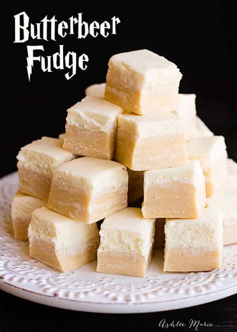 Butterbeer Treats, Butterbeer Fudge Recipe, Boozy Butterbeer, Butterbeer Fudge, Marshmallow Topping, Butterbeer Recipe, Butter Beer, Fudge Recipe, Homemade Candies