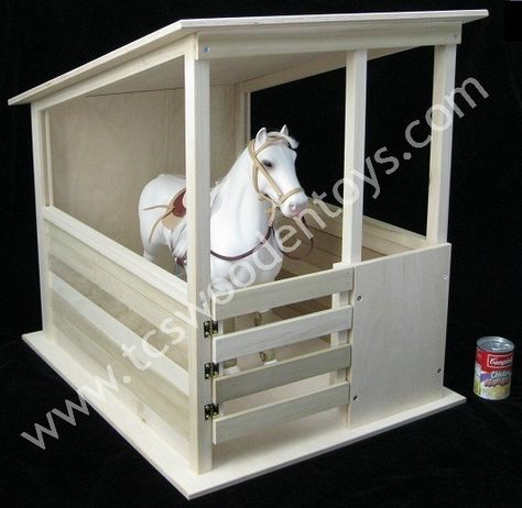 Wooden Toy Barn, Toy Horse Stable, Diy Horse Barn, Horse Barn Ideas Stables, Toy Barn, Horse Stable, Barns Sheds, Woodworking For Kids, Horse Crafts