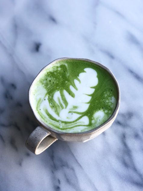 Matcha Latte Art - Green Tea Latte Hot Drink Tea Pot Aesthetic, Perfume Movie, Hot Matcha Latte, Coffee Shop Fashion, Pot Aesthetic, Matcha Iced Tea, Green Tea Latte Recipe, Pokémon Cafe, Avocado Lunch