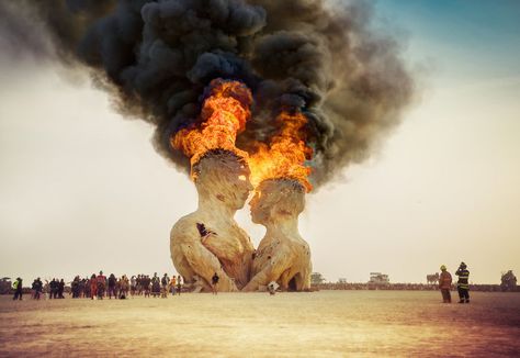 Burning Man Festival, Nevada (USA) Burning Man Art, Burning Men, Black Rock Desert, Black Rock City, Festivals Around The World, Funny Pictures With Captions, Burning Man Festival, Foto Art, Deep Space