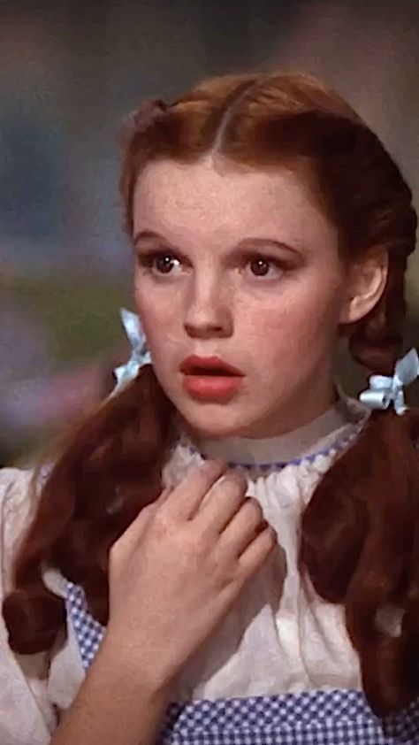 G 🥀 on Instagram: "Judy Garland and Billie Burke in “The Wizard Of Oz” (1939) 👠✨" Wizard Of Oz Movie, Billie Burke, Wizard Of Oz 1939, Oz Movie, Dorothy Gale, The Wonderful Wizard Of Oz, Winning Numbers, The Wizard Of Oz, Judy Garland