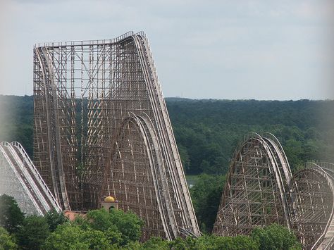 AWESOMENESS! ride this on october 2011 in Everland Theme Park,South Korea :D Ceder Point, Best Roller Coasters, Six Flags Great Adventure, Wooden Roller Coaster, Theme Parks Rides, Amusement Park Rides, Roller Coasters, Roller Coaster Ride, Six Flags