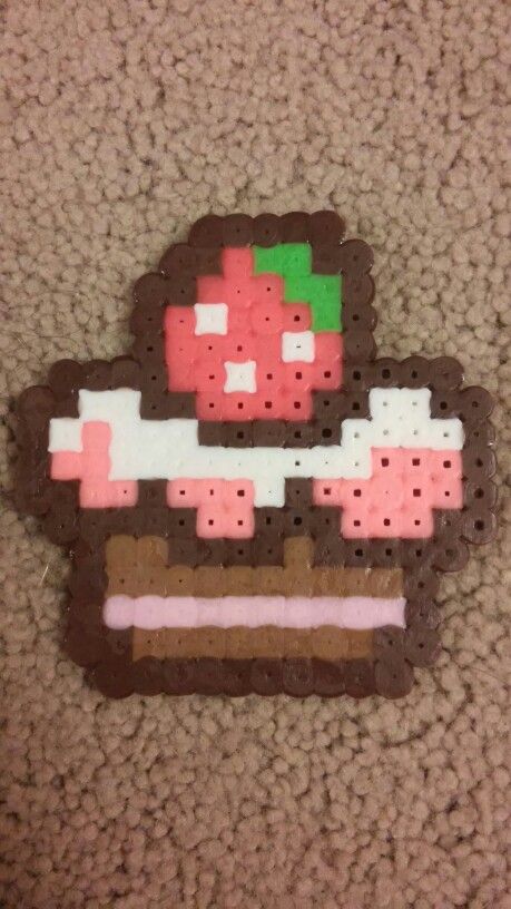 Perler Beads Strawberry Shortcake, Strawberry Shortcake Crafts, Cute Perler Designs, Aesthetic Hama Bead Ideas, Strawberry Shortcake Perler Beads, Diy Perler Beads Ideas, Cutecore Perler Bead, Strawberry Shortcake Pixel Art, Coquette Perler Beads