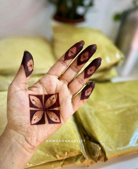 Bridal Mehndi Designs Latest, Tattoo Designs Henna, Henna Tattoo Design, Henna Style Tattoos, Henna Tattoo Hand, Design Henna, Rose Mehndi Designs, Mehndi Designs For Kids, Simple Mehndi Designs Fingers