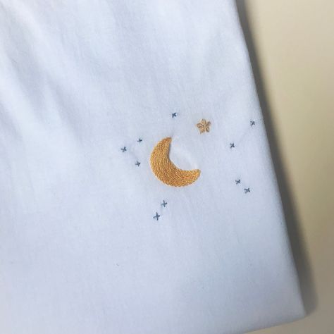 Freya's Embroideries on Instagram: “Moon and stars in white tee 🌙✨ If you’ve been following me you will know that I hold a special place for this design in my heart 💛 This was…” Pola Sulam, Embroidery Patterns Vintage, Embroidery Flowers Pattern, Embroidery On Clothes, Embroidery Patterns Free, Simple Embroidery, 자수 디자인, Shirt Embroidery, Flower Embroidery Designs