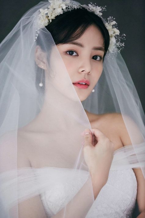 Photoshoot Portfolio, Wedding Dress Photoshoot, Prewedding Photoshoot, Korean Wedding Photography, Wedding Photo Studio, Wedding Photoshoot Props, Bridal Photography Poses, Pre Wedding Poses, Wedding Picture Poses