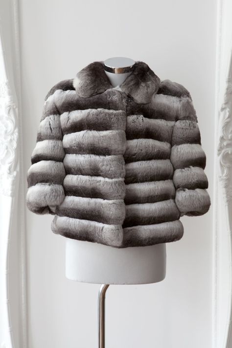 Cropped chinchilla jacket with 3/4 length sleeves Chinchilla Jacket, Chinchilla Coat, Fur Jacket, Beautiful Outfits, Length Sleeve, Coats Jackets