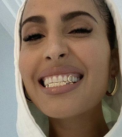 Bottom Grills For Black Women, Grill For Women Teeth, Bottom Grills For Women, Grills For Women, Girls With Grills, Teeth Bling, Bottom Grills, Gangsters Paradise, Tooth Caps