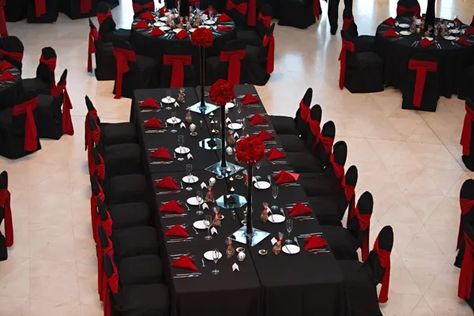 Red Wedding Receptions, Black Red Wedding, Black Tablecloth, Red Wedding Theme, Halloween Themed Wedding, Goth Wedding, Dark Wedding, Red Table, Salou