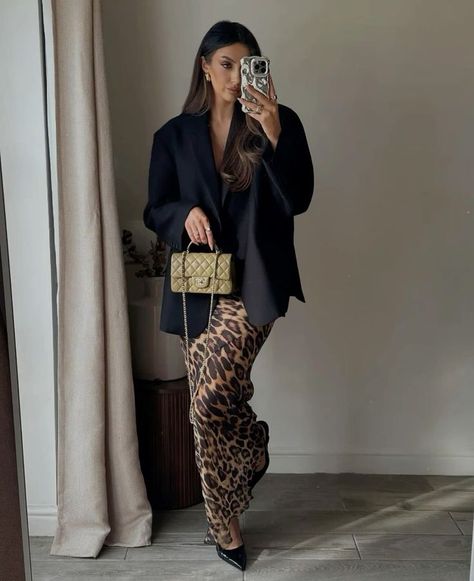 20+ Date Night Outfits 2024 To Look FABULOUS 21 Elegant Animal Print Outfit, Leopard Satin Skirt Outfit, Leopard Print Maxi Skirt Outfit, Leopard Bag Outfit, Leopard Maxi Skirt Outfit, Satin Skirt Outfit Summer, Leopard Print Skirt Outfit, Leopard Maxi Skirt, Leopard Print Maxi Skirt