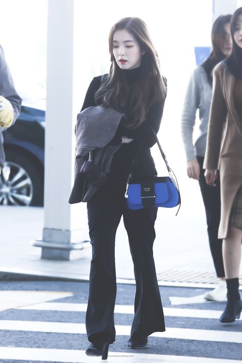 Irene red velvet Irene Outfit, Irene Fashion, Irene Style, Red Velvet Outfit, Red Velvet Outfits, Rv Irene, Airport Fashion Kpop, Irene Red Velvet, Bae Joohyun