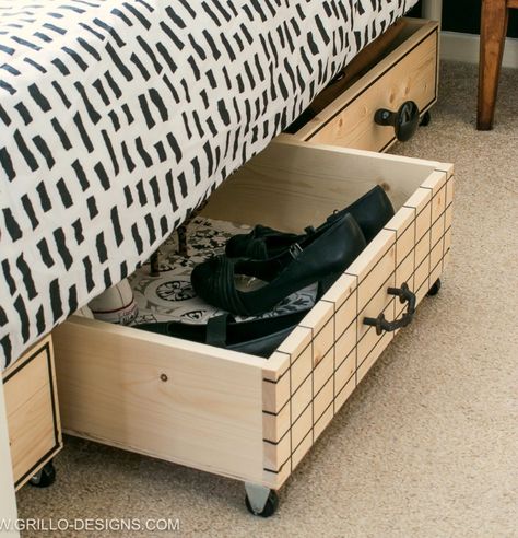 Stylish pull out diy under bed storage boxes for small bedrooms / Grillo Designs www.grillo-designs.com Diy Under Bed Storage, Bedroom Storage Boxes, Under Bed Shoe Storage, Under Bed Storage Boxes, Organization Hacks Bedroom, Small Bedroom Organization, Small Bedroom Storage, Storage Solutions Bedroom, Apartment Storage