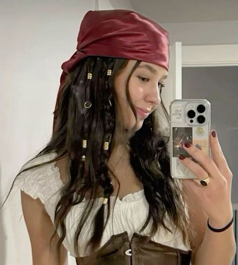 Womans Pirate Costumes, Pirate Costume Jack Sparrow, Pirates Duo Costumes, Group Halloween Costumes Pirates, Pirate Makeup Women Halloween Easy, Pirate Aesthetic Hair, Hot Pirate Halloween Costumes, Pirates Couples Costume, Pirate Costume Inspo Women