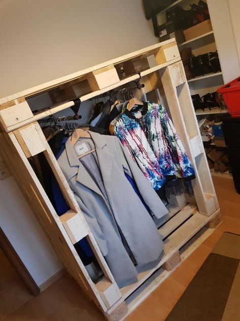 After having used my pallets for my bed for several years, I wanted to change up my bedroom further Being a woman who never has enough room for her clothes; I used my pallets to optimize the storage of my clothes and made a Pallet Wardrobe! Build temporary or permanent storage solutions for... #Bedroom, #Closet, #PalletWardrobe Pallet Cabinets, Pallet Wardrobe, Pallet Closet, Pallet Tv Stand, Cabinet Storage Solutions, Pallet Cabinet, Storage Solutions Closet, Bedroom Closet Storage, 1001 Pallets