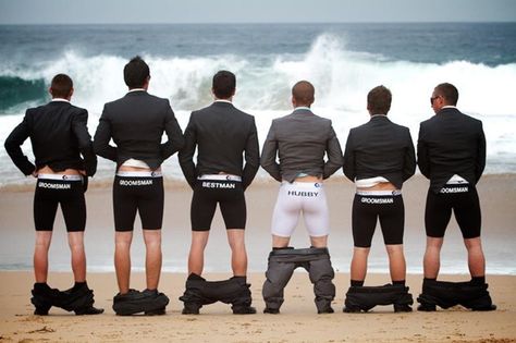 fun wedding photo ideas Groomsmen Picture Ideas Funny, Groomsmen Picture Ideas, Worst Wedding Photos, Wedding Dress Fails, Ugly Wedding Dress, Wedding Groomsmen Attire, Funny Wedding Pictures, Grooms Men, Groomsmen Photos