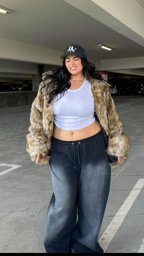 Cold Outfits Plus Size, Plus Size Coat Outfits, Edgy Baddie Outfits, Plus Size Baddie Outfits Fall, Streetwear Fashion Plus Size, Plus Size Outfits Aesthetic, Y2k Outfits Plus Size, Curvy Streetwear, Thick Outfits