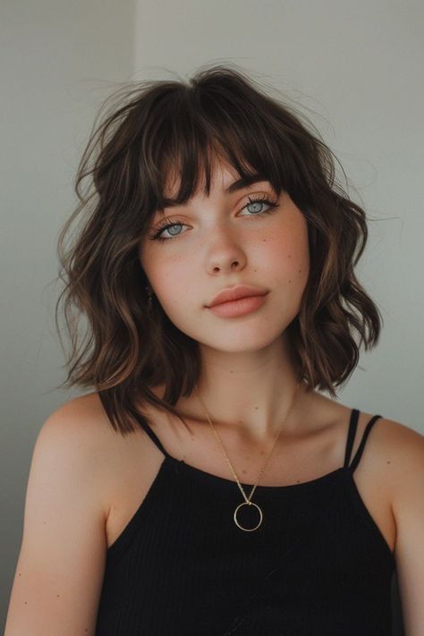 Transform your look dramatically with these alluring Short Wavy Bob Haircuts that promise a stunning makeover. Short Wavy Hair With Wispy Bangs, Side Part Short Haircut, Wavy Bobs With Bangs, Wavy Hair Bob With Bangs, Bob With Bangs Wavy, Short Hair Cuts For Women With Bang, Short Wavy Hair Round Face, Wavy Bob Bangs, Short Wavy Hair Bangs