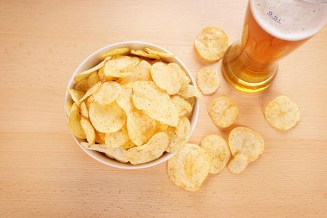 Trucks Carrying Beer and Chips Collide on Highway http://time.com/4269527/beer-chips-trucks-highway-interstate-florida-crash-collide Pringles Recipe, Diy Pringles, National Potato Chip Day, Potato Wafers, Pringles Chips, Chips Recipes, Potato Chip Recipes, Lays Potato Chips, Whole Food Diet