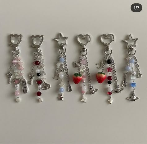 Keychain Ideas, Bead Charms Diy, Beads Bracelet Design, Jewelry Accessories Ideas, Phone Charms, Handmade Wire Jewelry, Funky Jewelry, Beaded Accessories, Beaded Keychains