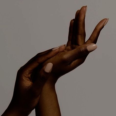 Black Hands Aesthetic, Brown Woman Aesthetic, Brown Aesthetic Photoshoot, Black Woman Hands Aesthetic, Black Woman Aesthetic Faceless, Mysterious Black Woman Aesthetic, Dark Skin Aesthetic Faceless, Afro Aesthetic Faceless, Black Female Aesthetic Faceless