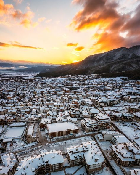 Bansko Ski resort, Bulgaria Bansko Bulgaria, Best Ski Resorts, Ski Vacation, Ski Holidays, Beautiful Photos Of Nature, Ski Resort, Amazing Destinations, Places Around The World, Summer Activities