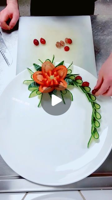 Guoguo To on Instagram: "Beautiful vegetables" Beautiful Vegetables, Fruit Platter Ideas Party, Veggie Display, Vegetable Crafts, Food Presentation Plates, Amazing Food Platters, Fruit Garnish, Vegetable Decoration, Fruit Creations