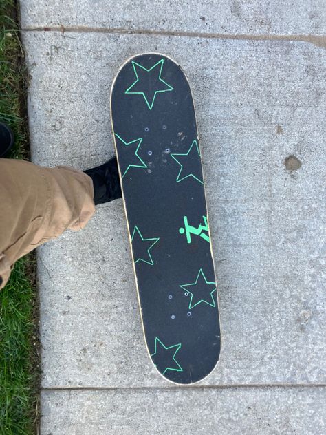 Drawing On Skateboard, Griptape Designs, Skateboard Design Ideas, Skateboard Painting Ideas, Skateboard Inspiration, Griptape Art, Aesthetic Skateboard, Skateboarding Aesthetic, Skateboard Designs