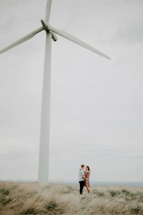 Pre Wedding Windmill, Windmill Couple Photography, Windmill Prewedding, Windmill Photoshoot, Windmill Photography, Windmills Photography, Adventure Photoshoot, Farm Photoshoot, Bath Photoshoot