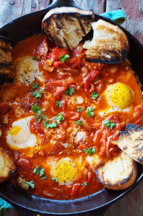 Piperade | 44 Classic French Meals You Need To Try Before You Die Diner Recept, French Dishes, French Cooking, Classic Dishes, Fresh Eggs, French Food, An Egg, Puddings, Egg Recipes