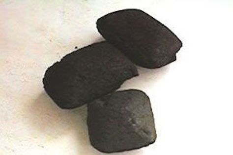 Use charcoal Briquettes to absorb moisture and odor from the air in your home. Great idea! Fridge Odor, Charcoal Water Filter, Charcoal Briquettes, Charcoal Water, Household Cleaning Tips, House Smell, Odor Remover, Mold Remover, House Smells