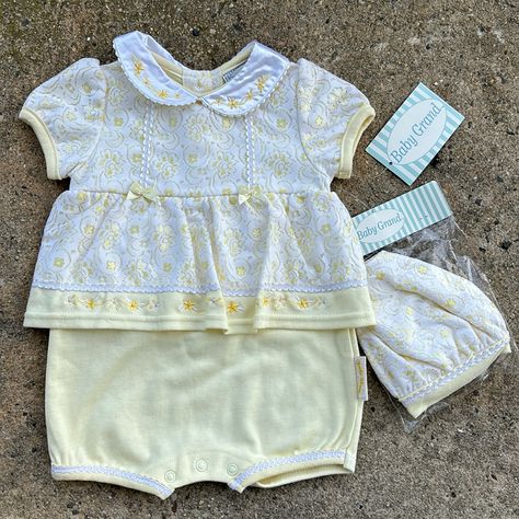 Vintage Baby Outfit 90’s? New With Tags! Yellow N White Size 3/6 Mos Cotton Polyester Buttons In Back And Bottom Comes With Hat Vintage Baby Accessories, Vintage Baby Clothes 90s, Vintage Baby Outfits, 90s Baby Clothes, Vintage Boys Clothes, Baby Clothes Vintage, Parent Dr, Dapper Dudes, Vintage Baby Clothes