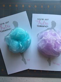 Diy Dance Gifts, Dance Recital Gifts Diy, Dance Christmas Gifts, Dance Competition Gifts, Easy Favors, Class Party Favors, Ballet Crafts, Class Christmas Gifts, Bath Loofah