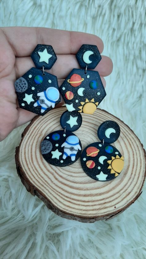 Astronaut Polymer Clay, Gingerbreadman Cookie, Polymer Clay Space, Christmas Polymer Clay Earrings, Christmas Polymer Clay, Space Earrings, Resin Clay, Clay Jewellery, Clay Ideas